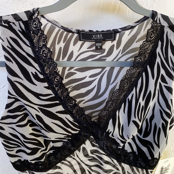 Vibe Y2K Zebra Print Lace Trim Top - Picture 2 of 4